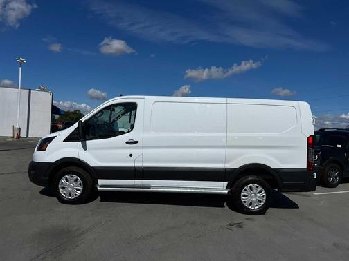 2024 Ford Transit-250 