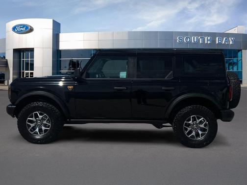 Shadow Black 2025 Ford Bronco Badlands
