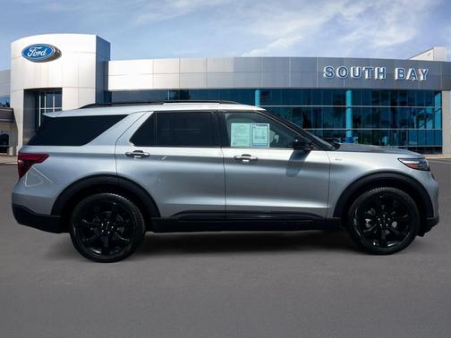 Iconic Silver Metallic 2023 Ford Explorer ST-Line