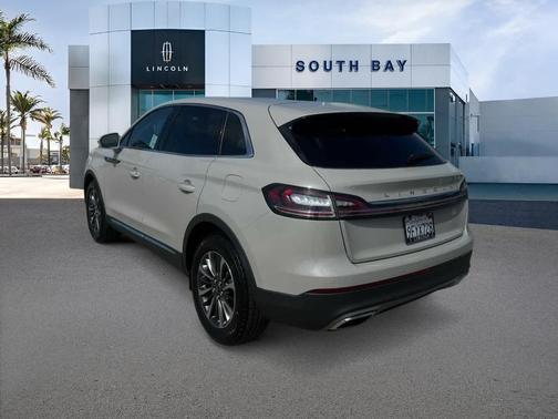 Ceramic Pearl Metallic Tinted Clearcoat 2023 Lincoln Nautilus Standard