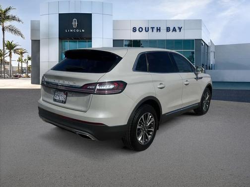 Ceramic Pearl Metallic Tinted Clearcoat 2023 Lincoln Nautilus Standard