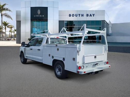 Agate Black Metallic 2026 Ford Expedition Tremor