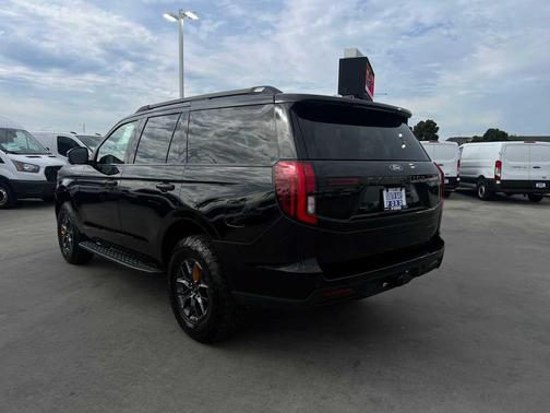 Agate Black Metallic 2026 Ford Expedition Tremor