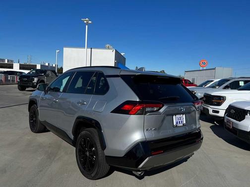 2024 Toyota RAV4 Hybrid SE
