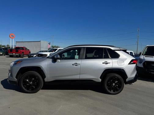 2024 Toyota RAV4 Hybrid SE