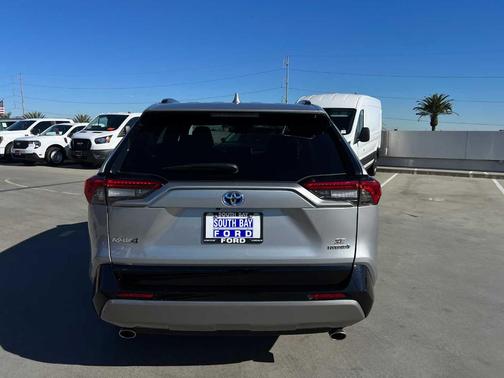 2024 Toyota RAV4 Hybrid SE
