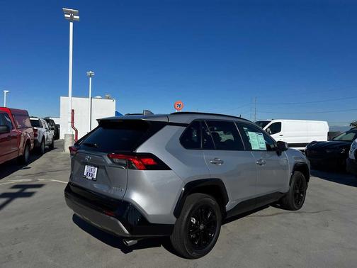 2024 Toyota RAV4 Hybrid SE