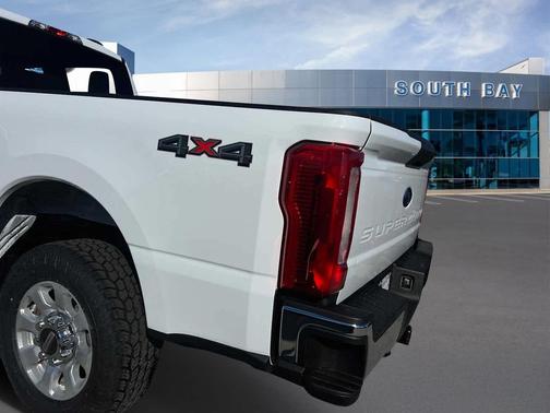 Oxford White 2024 Ford F-250 XLT