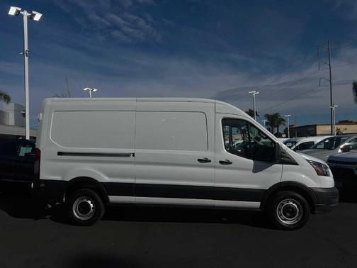 2024 Ford Transit-250 148 WB Medium Roof Cargo