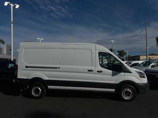 2024 Ford Transit-250 148 WB Medium Roof Cargo