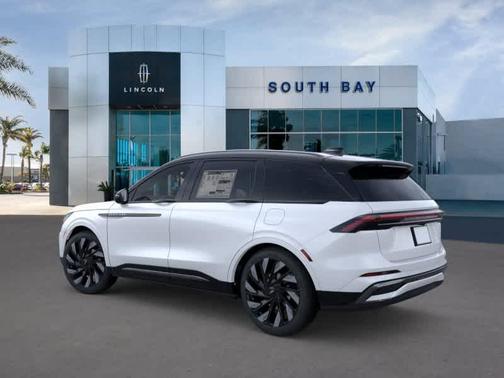 White Platinum Tri-Coat Metallic 2026 Lincoln Nautilus Reserve