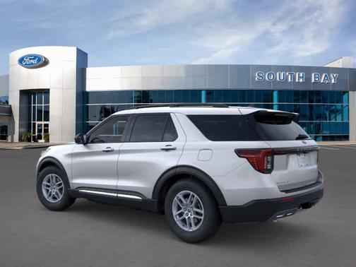 Iconic Silver Metallic 2025 Ford Explorer Active