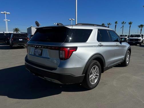 Iconic Silver Metallic 2025 Ford Explorer Active