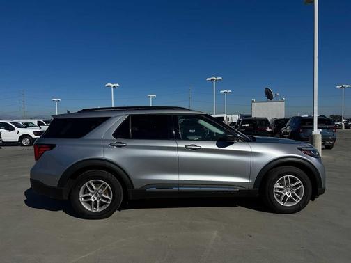 Iconic Silver Metallic 2025 Ford Explorer Active