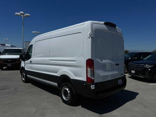 2024 Ford Transit-250 148 WB Medium Roof Cargo