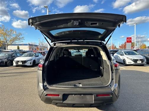 2025 Nissan Pathfinder S