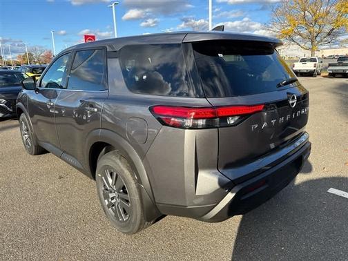 2025 Nissan Pathfinder S