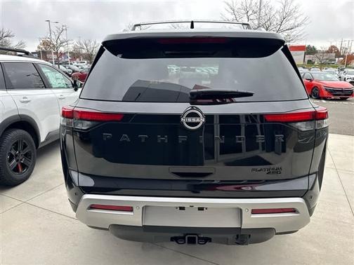 2025 Nissan Pathfinder Platinum
