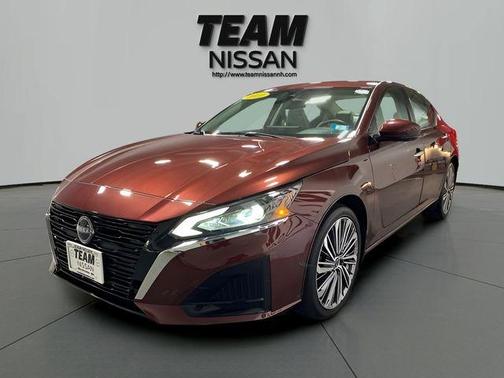 Garnet Pearl 2023 Nissan Altima 2.5 SL