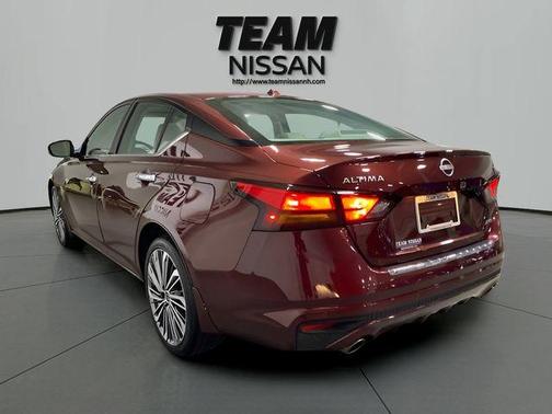 Garnet Pearl 2023 Nissan Altima 2.5 SL