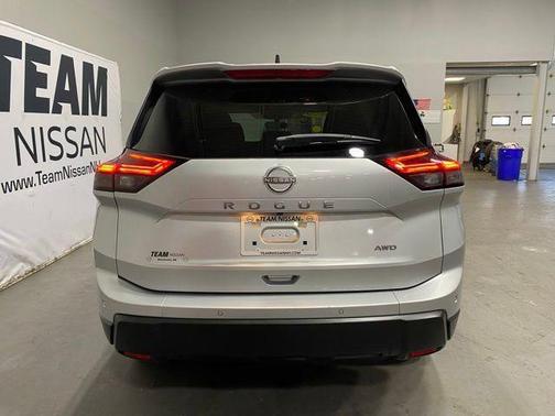 Brilliant Silver Metallic 2024 Nissan Rogue S