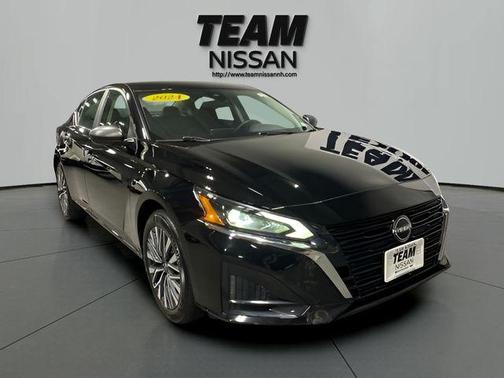 Black 2024 Nissan Altima 2.5 SV