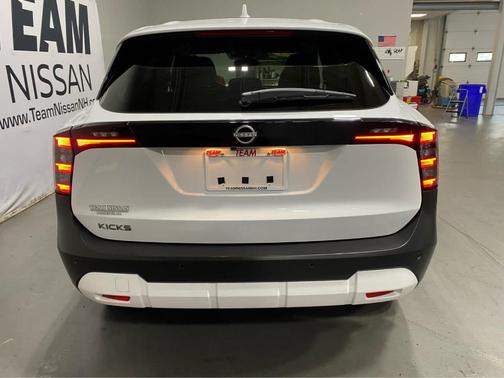 2025 Nissan Kicks SV