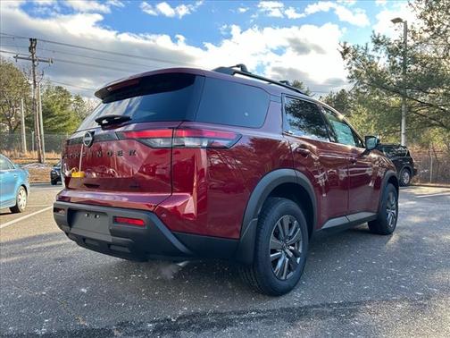 2025 Nissan Pathfinder SV