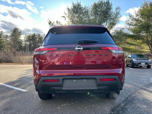 2025 Nissan Pathfinder SV