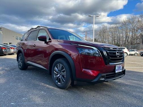 2025 Nissan Pathfinder SV