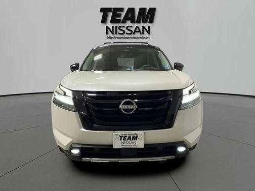 White 2024 Nissan Pathfinder Platinum