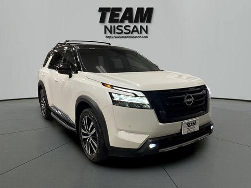White 2024 Nissan Pathfinder Platinum