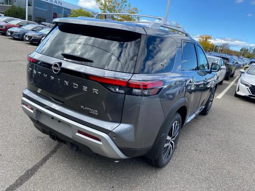 2025 Nissan Pathfinder Platinum