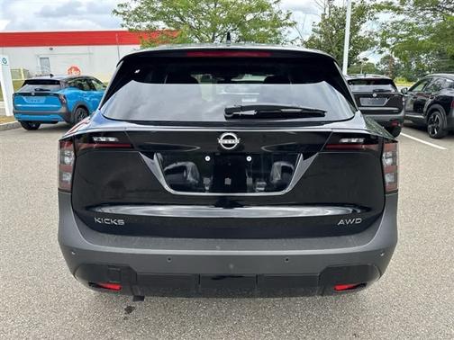 2025 Nissan Kicks SV