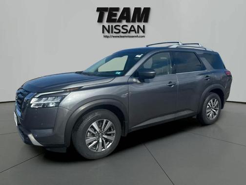 2022 Nissan Pathfinder SL