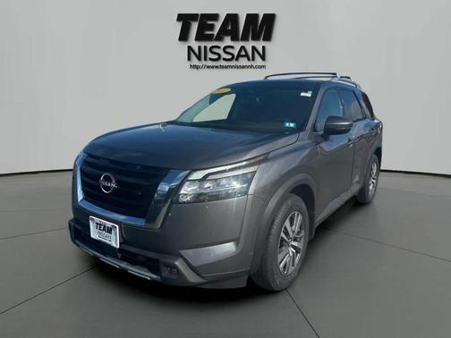 2022 Nissan Pathfinder SL