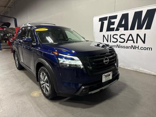 2022 Nissan Pathfinder SL