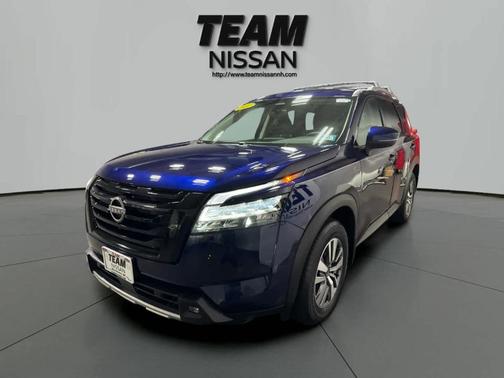 2022 Nissan Pathfinder SL