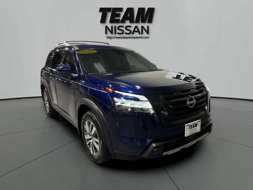 2022 Nissan Pathfinder SL
