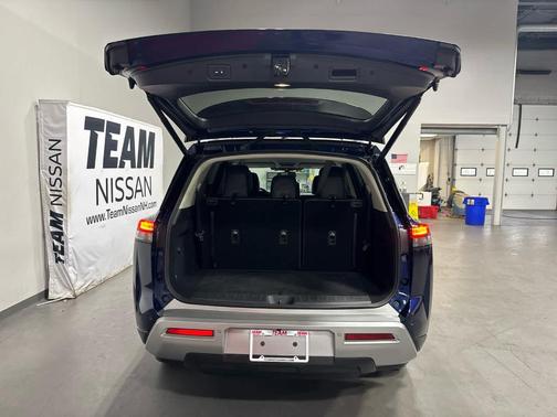 2022 Nissan Pathfinder SL