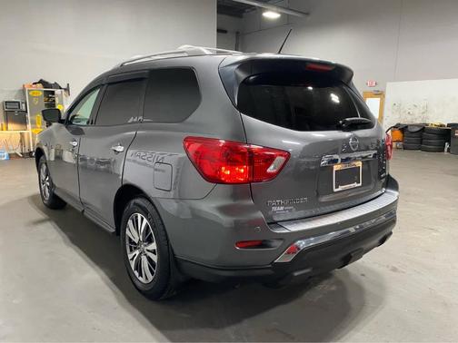 2018 Nissan Pathfinder SV