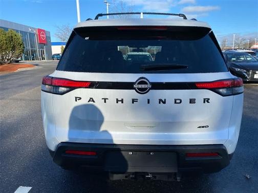 2025 Nissan Pathfinder SV