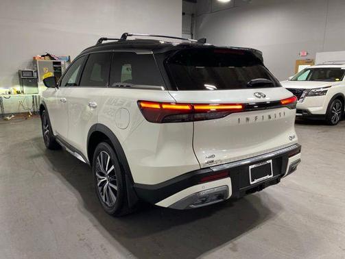 2 Tone Majestic White 2023 INFINITI QX60 AUTOGRAPH