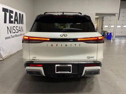 2 Tone Majestic White 2023 INFINITI QX60 AUTOGRAPH