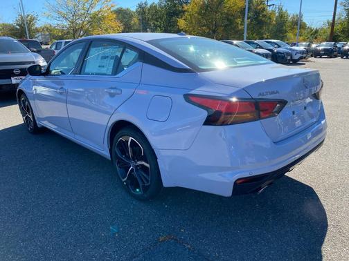 2025 Nissan Altima SR