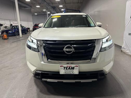 2023 Nissan Pathfinder SL