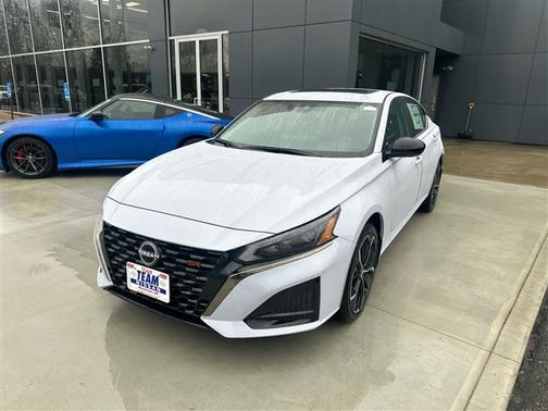 2025 Nissan Altima SR
