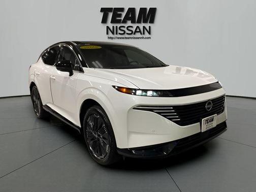 White / Black 2025 Nissan Murano Platinum
