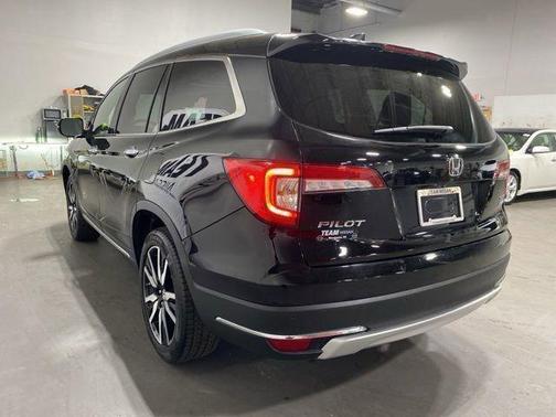 Crystal Black Pearl 2021 Honda Pilot Touring 7-Passenger