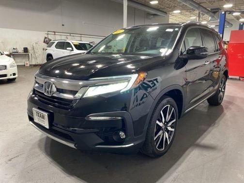 Crystal Black Pearl 2021 Honda Pilot Touring 7-Passenger